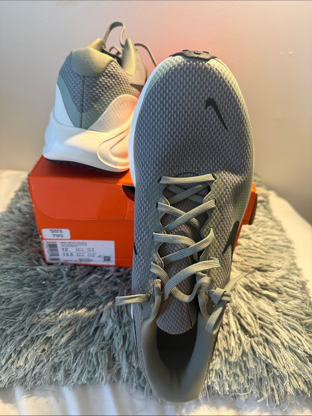 Nike Revolution 8 Light Arm/Black Jade Horizon Clair Militaire Noir Sneakers